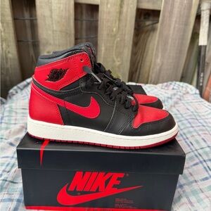 Jordan 1 Retro High Banned Bred 
Size 5 womens / 3.5 youth